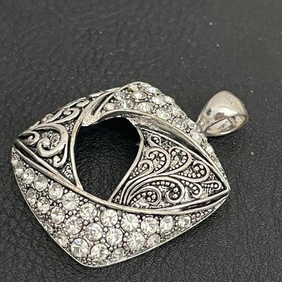 Fashion Leader Silver Earring & Necklace Pendant
