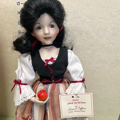 Snow White "Heroines from the Fairytale Forest" Dianna Effner Porcelain Doll