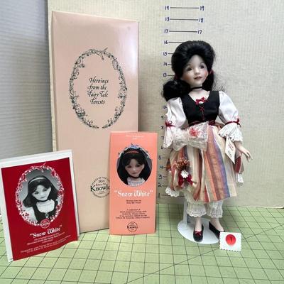 Snow White "Heroines from the Fairytale Forest" Dianna Effner Porcelain Doll