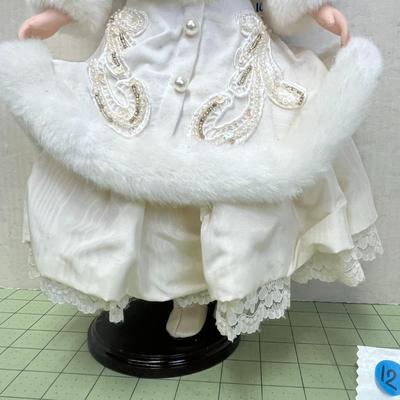 1996 Victorian Collection Porcelain Doll