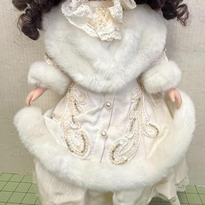 1996 Victorian Collection Porcelain Doll