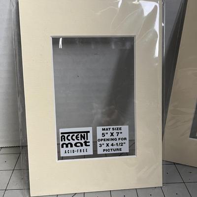 Accent Mat Single & Double Cut Photo Mat Core White
