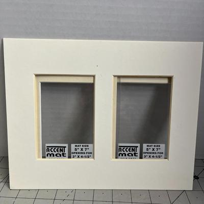Accent Mat Single & Double Cut Photo Mat Core White