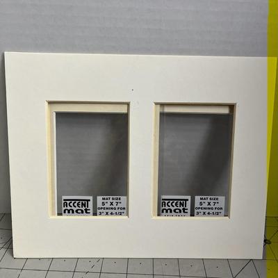 Accent Mat Single & Double Cut Photo Mat Core White