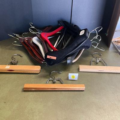 Wood & Plastic Clothes Hangers