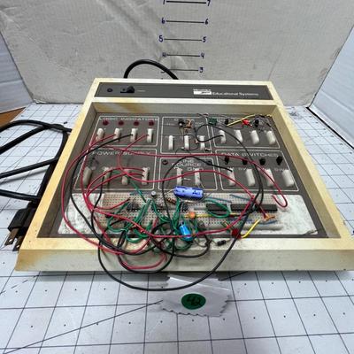 HeathKit ET-3200 Digital Design Experimenter - WHITE