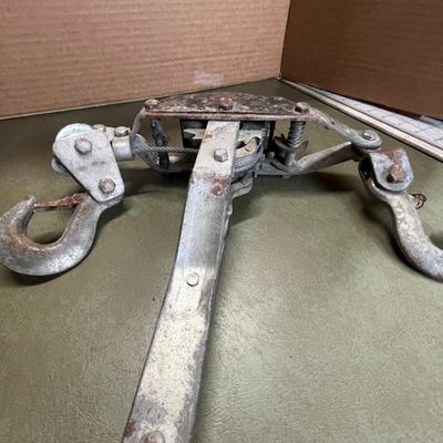 Crowbar iron pry bar and Ratchet Cable Lever Hoist