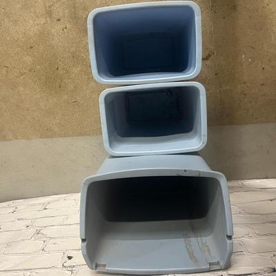 3 Set of Rubbermaid Wastebasket