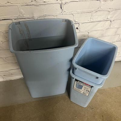 3 Set of Rubbermaid Wastebasket