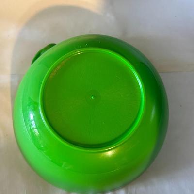 Mid-Century Kelly Green Spouted Mixing Bowl