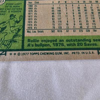 1977 Topps Baseball Cards in Binder (BO-JS)