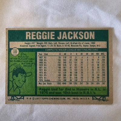 1977 Topps Baseball Cards in Binder (BO-JS)