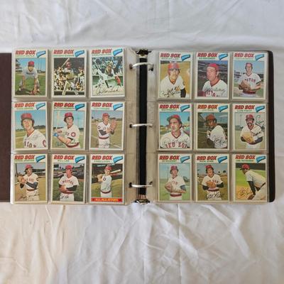 1977 Topps Baseball Cards in Binder (BO-JS)