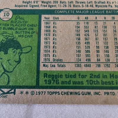 1977 Topps Baseball Cards in Binder (BO-JS)