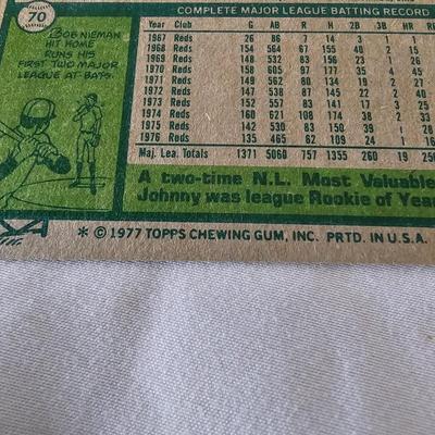 1977 Topps Baseball Cards in Binder (BO-JS)