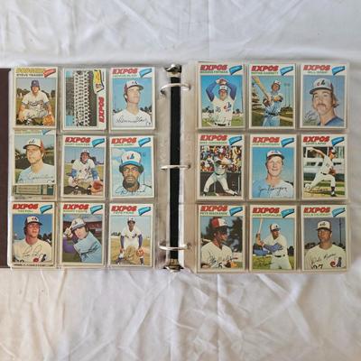 1977 Topps Baseball Cards in Binder (BO-JS)