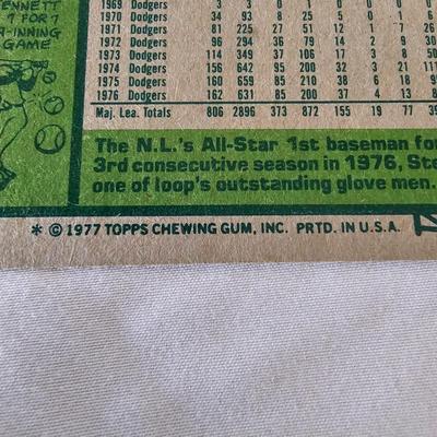 1977 Topps Baseball Cards in Binder (BO-JS)