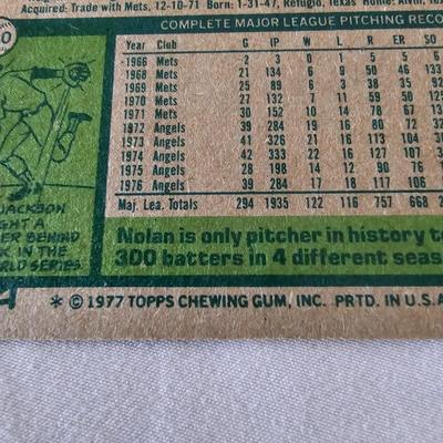 1977 Topps Baseball Cards in Binder (BO-JS)