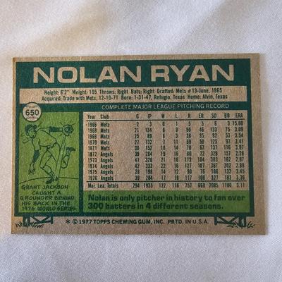 1977 Topps Baseball Cards in Binder (BO-JS)