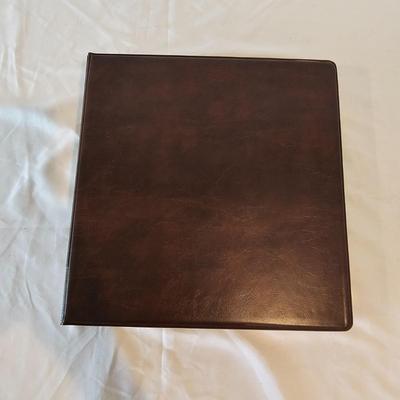 1977 Topps Baseball Cards in Binder (BO-JS)