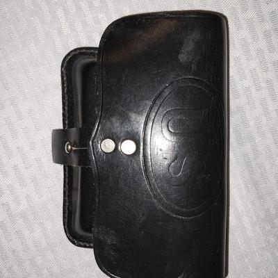 LEATHER US BELT POUCH AND POWDER FLASK