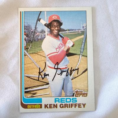 1981, 1982, 1983 Topps Baseball Cards in Binders (BO-JS)