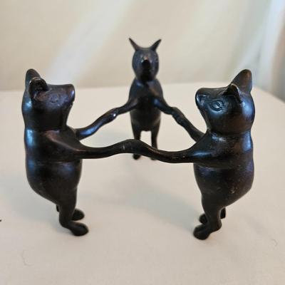 Pigs, Pigs and More Pigs! (LR-DW)