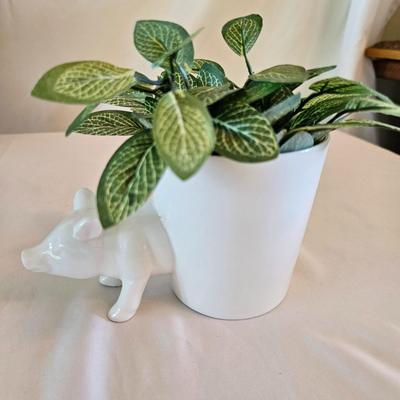 Pigs, Pigs and More Pigs! (LR-DW)