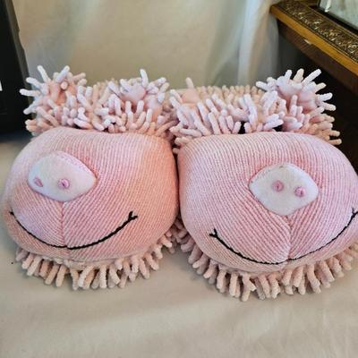 Pigs, Pigs and More Pigs! (LR-DW)