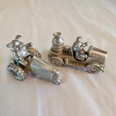 Pigs, Pigs and More Pigs! (LR-DW)