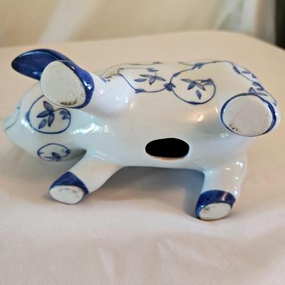 Pigs, Pigs and More Pigs! (LR-DW)