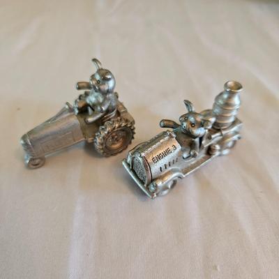 Pigs, Pigs and More Pigs! (LR-DW)