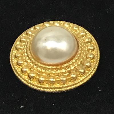 Vintage gold toned and pearl brooch