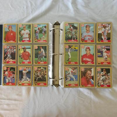 1987, 1988, 1989 Topps Baseball Cards in Binders (BO-JS)