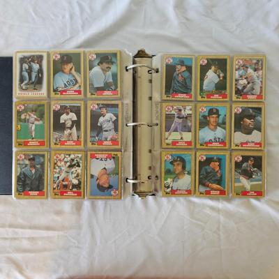 1987, 1988, 1989 Topps Baseball Cards in Binders (BO-JS)