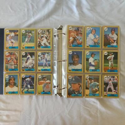 1987, 1988, 1989 Topps Baseball Cards in Binders (BO-JS)