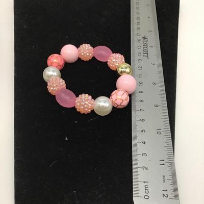 Different pink tones beaded bracelet