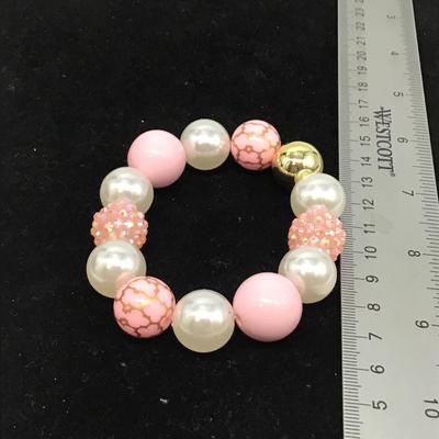 Pink and white beaded designs bracelet