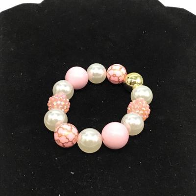 Pink and white beaded designs bracelet