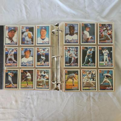 1990, 1991, 1992 Topps Baseball Cards in Binders ( BO-JS)