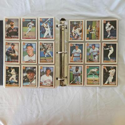 1990, 1991, 1992 Topps Baseball Cards in Binders ( BO-JS)