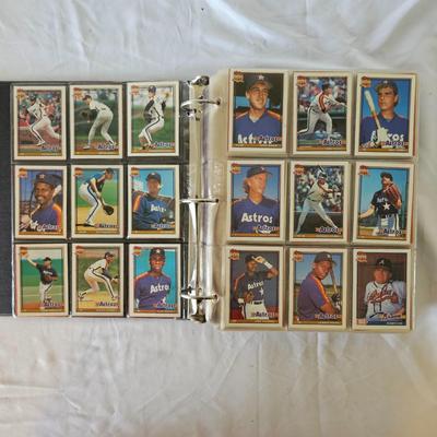 1990, 1991, 1992 Topps Baseball Cards in Binders ( BO-JS)