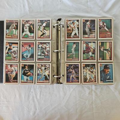 1990, 1991, 1992 Topps Baseball Cards in Binders ( BO-JS)