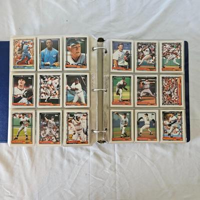 1990, 1991, 1992 Topps Baseball Cards in Binders ( BO-JS)