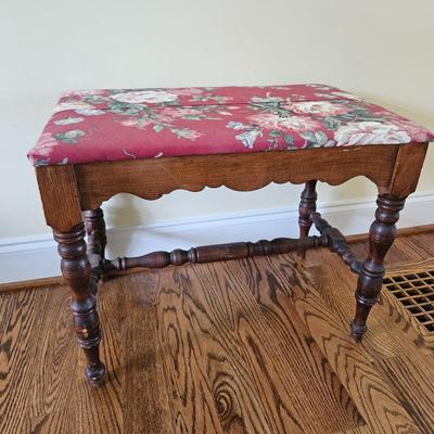 Floral Vanity Stool and Rug (DR-DW)
