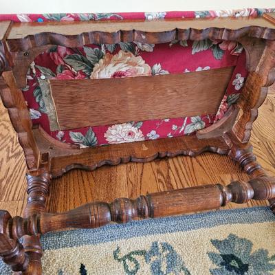 Floral Vanity Stool and Rug (DR-DW)