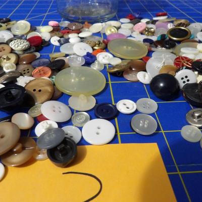 1/2 Quart Jar with Vintage Buttons