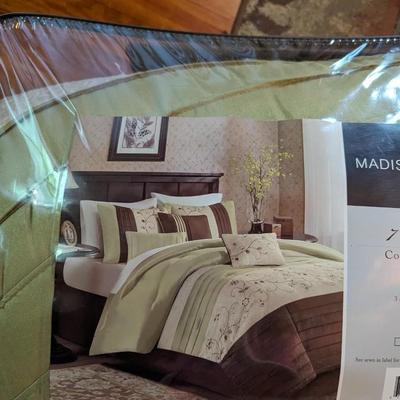 Queen 7 Piece Comforter Set