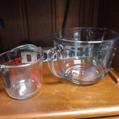 Pair of Anchor Hocking Glass Measuring Cups