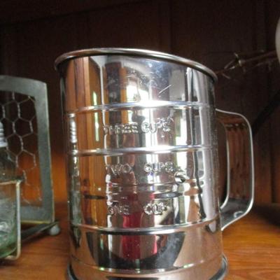 Mixer Sifter & Vintage UFO Scale